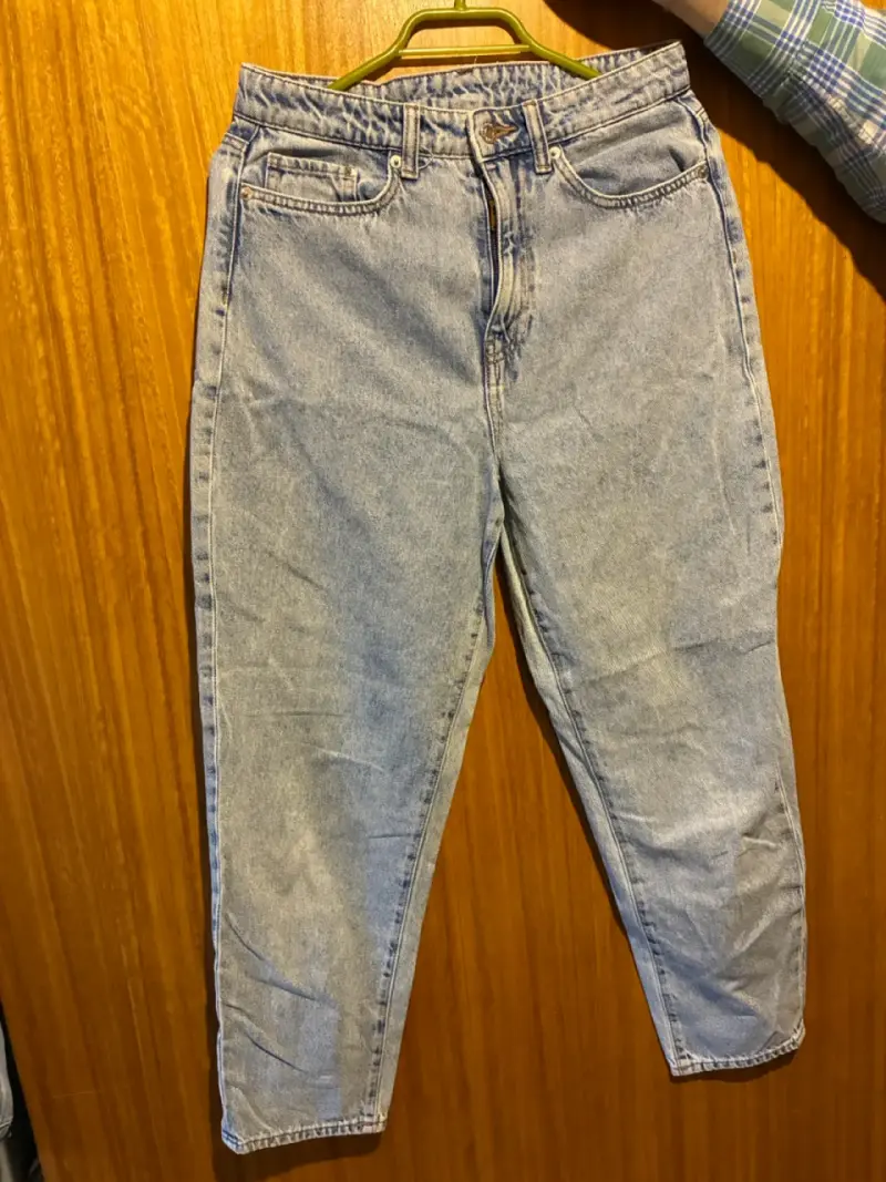 Jeans de mezclilla azul claro para mujer - 1