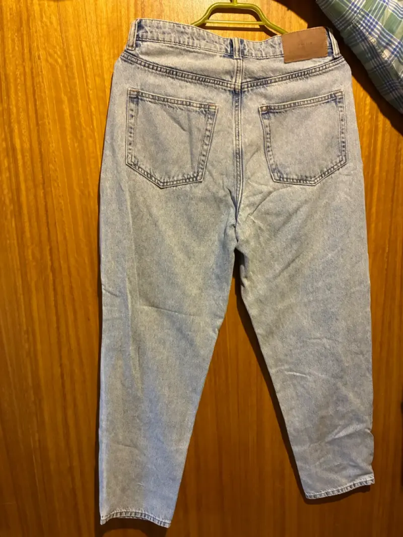 Jeans de mezclilla azul claro para mujer - 2