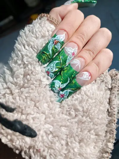 Uñas acrílicas decoradas con diseños únicos - miniatura 6
