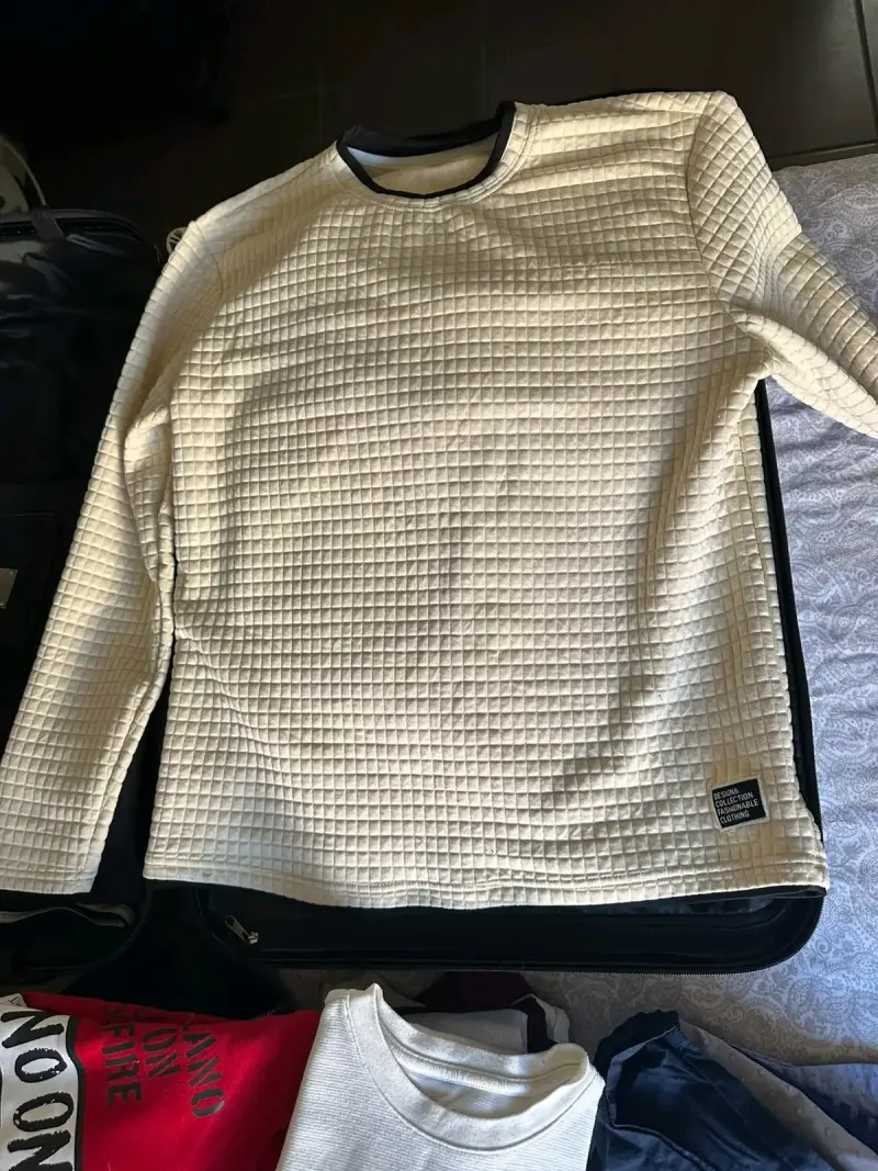 Polerón beige de diseño exclusivo