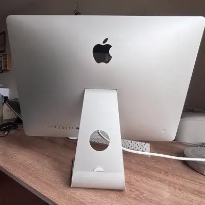iMac Retina 4K 21,5” 2019 | i5 6 núcleos | SSD 500 - miniatura 3