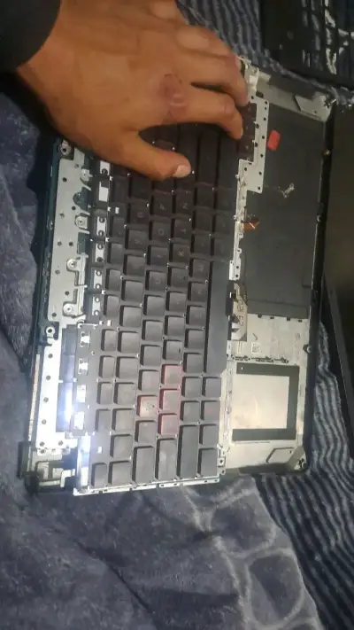 Teclado y carcasa para laptop ASUS - miniatura 1