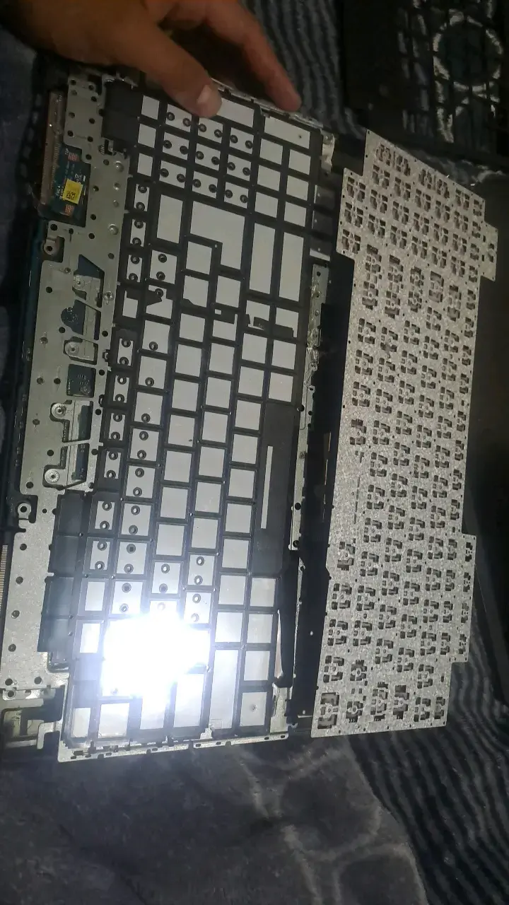 Teclado y carcasa para laptop ASUS - 2