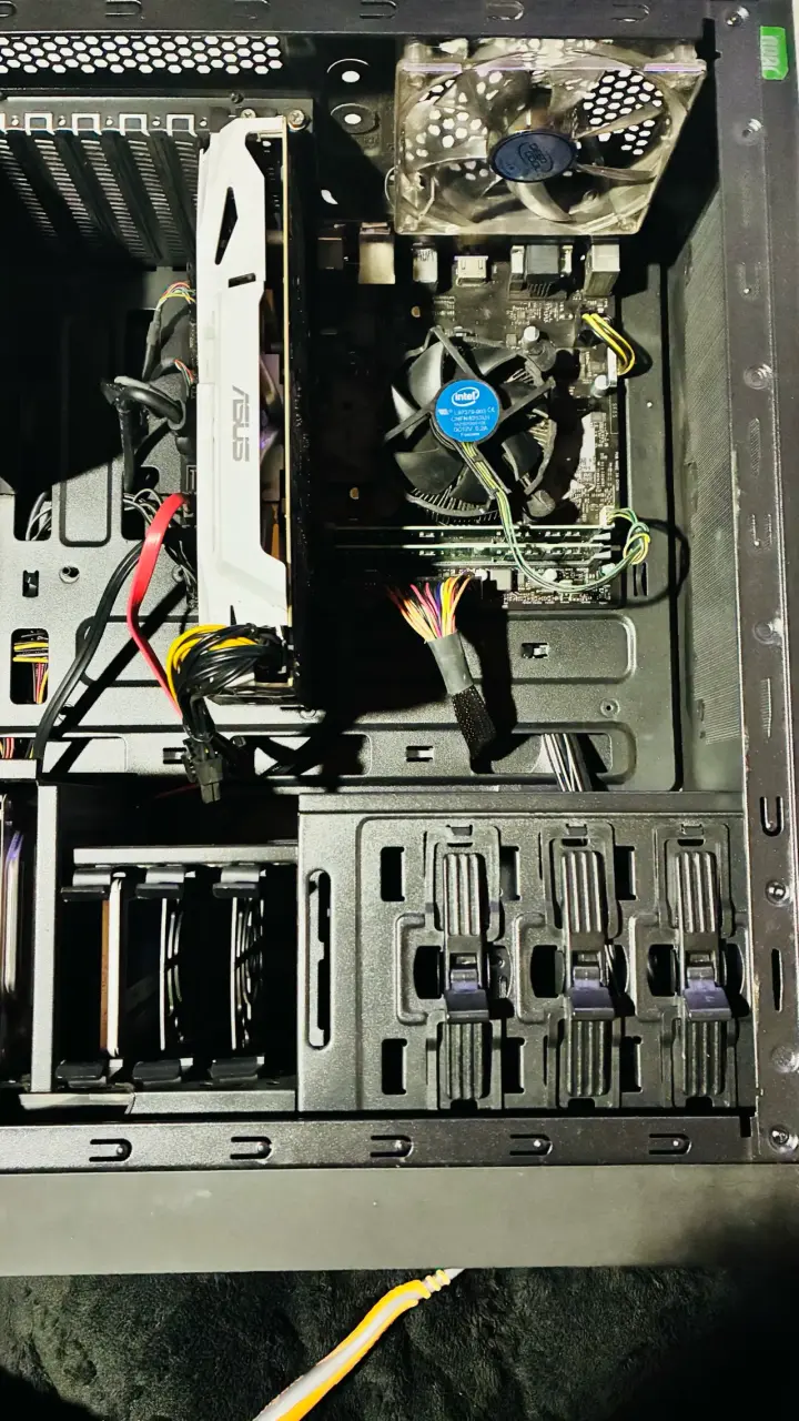 PC de Escritorio con GPU NVIDIA GeForce GTX 1060 - 1