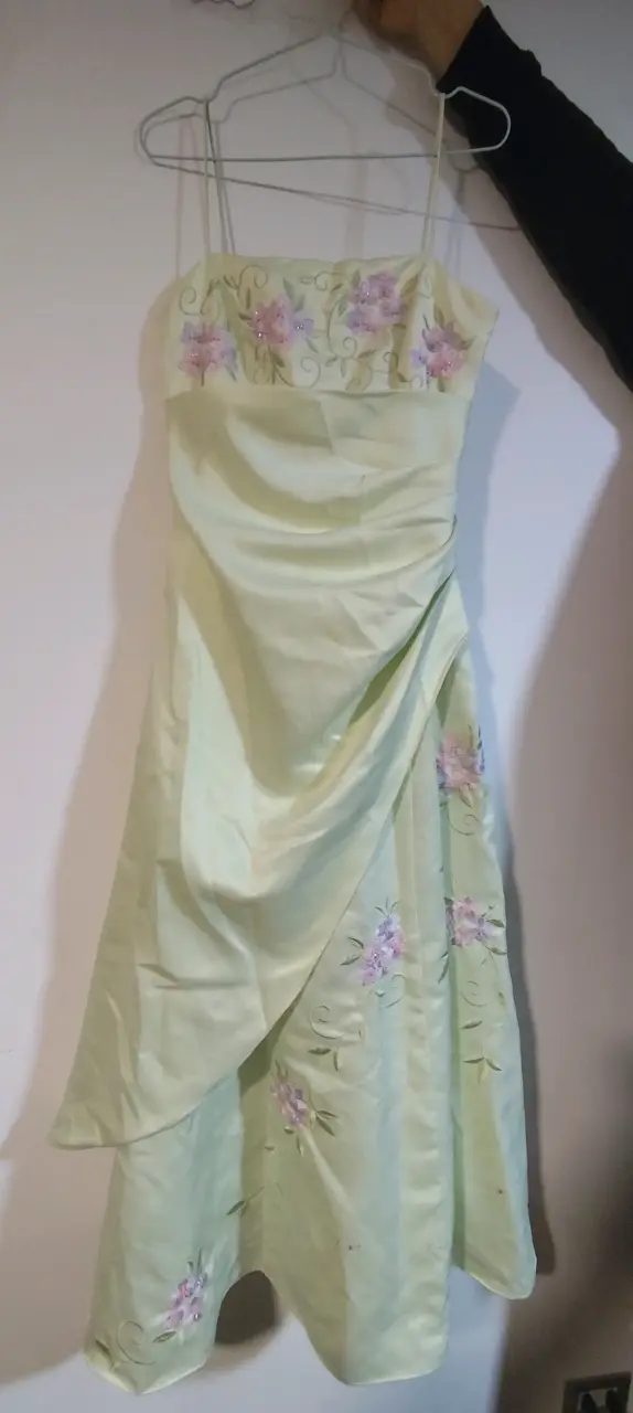 Vestido de fiesta verde claro con bordado floral - 3