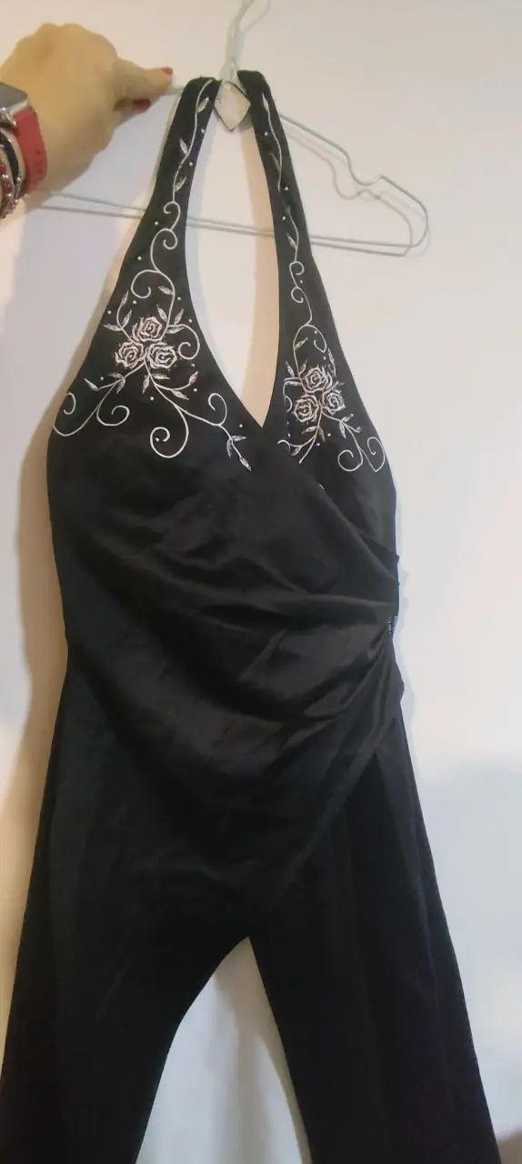 Vestido de fiesta negro con bordado floral - 4