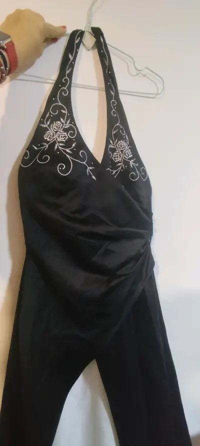 Vestido de fiesta negro con bordado floral - miniatura 4