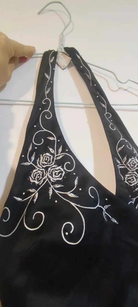 Vestido de fiesta negro con bordado floral - 5