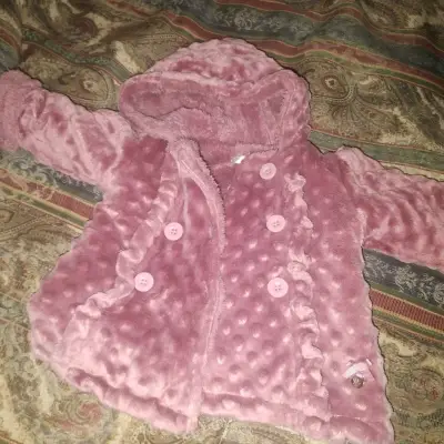 Abrigo rosado para bebé de 3 meses - miniatura 2
