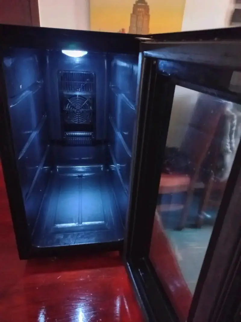 Refrigerador de Vinos Negro con Puerta de Vidrio - 5