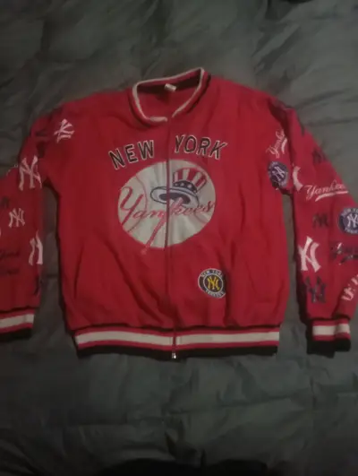Chaqueta New York Yankees roja con logos - miniatura 1