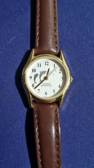 Reloj Casio con correa de cuero marrón - miniatura 2