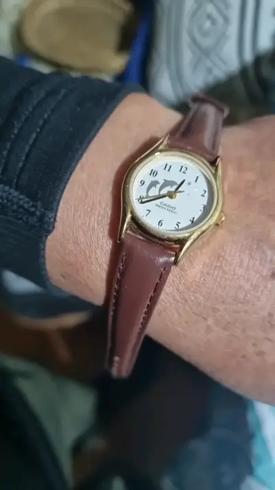 Reloj Casio con correa de cuero marrón - miniatura 5