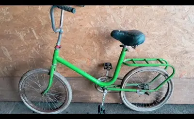 Bicicleta infantil verde con portaequipaje - miniatura 2