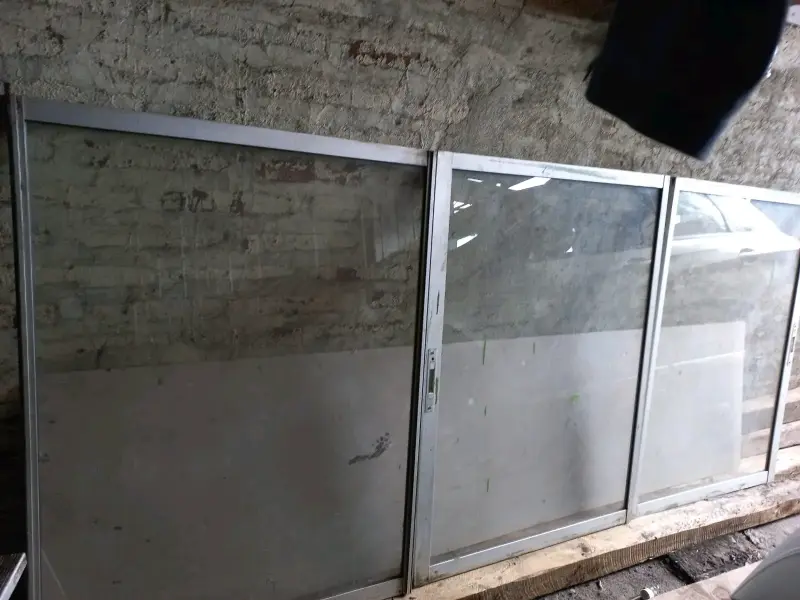 Ventana corredera de aluminio y vidrio - 1