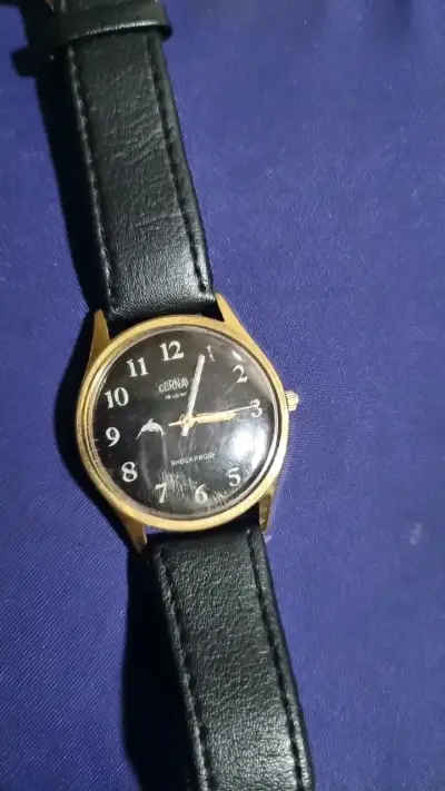 Reloj análogo Corna con correa de cuero negro - miniatura 1