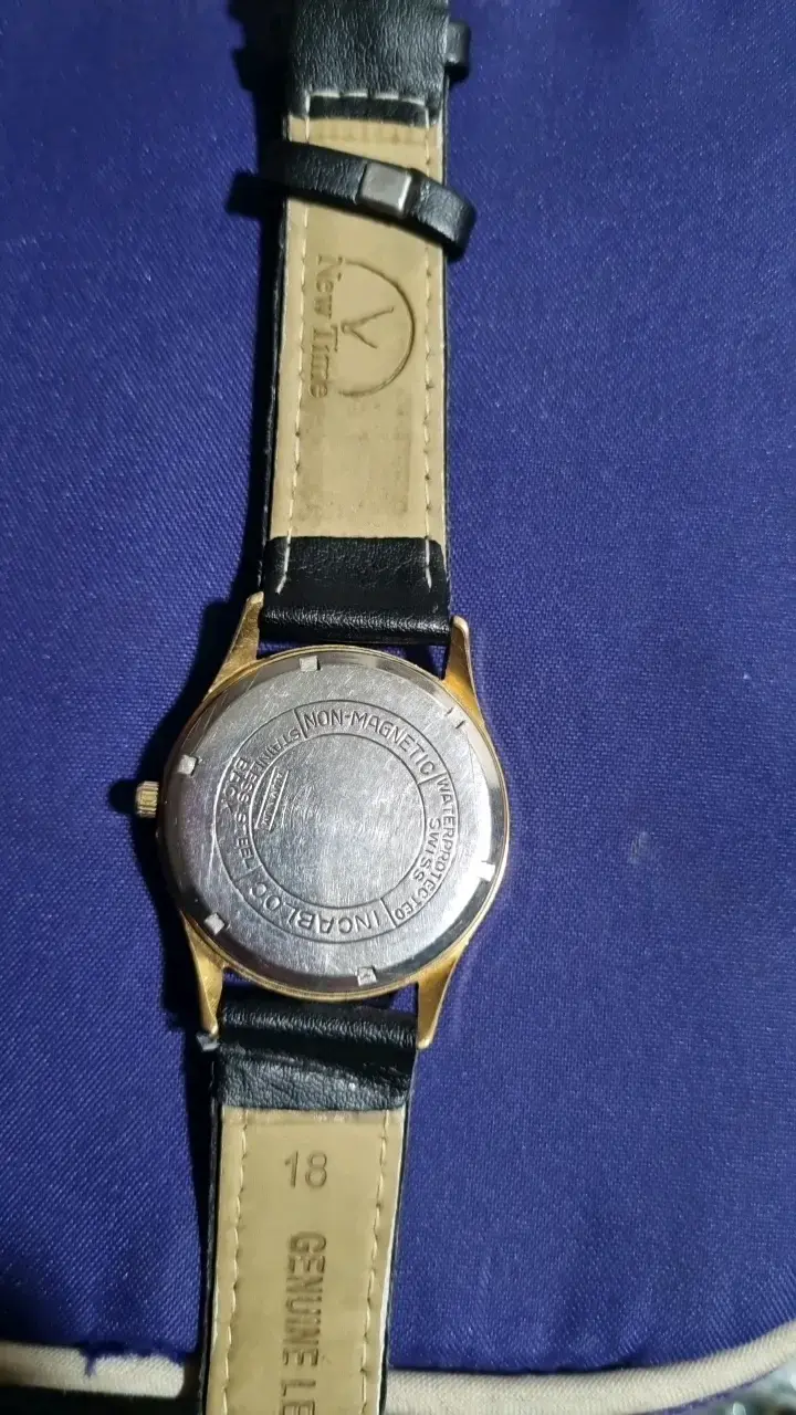 Reloj análogo Corna con correa de cuero negro - 3