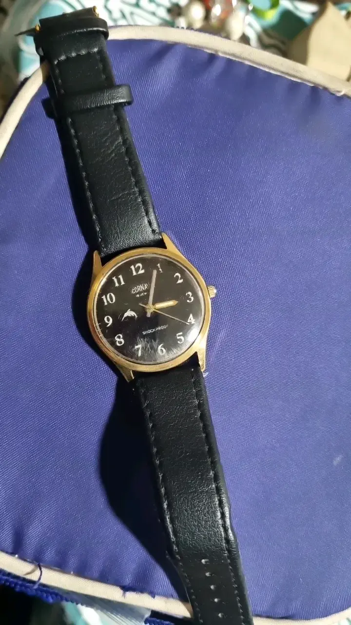 Reloj análogo Corna con correa de cuero negro - 4