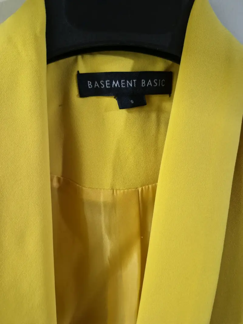 Blazer amarillo para mujer Basement Basic