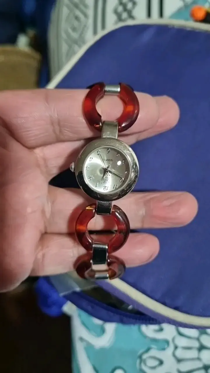 Reloj de pulsera con correa de eslabones marrones - 3