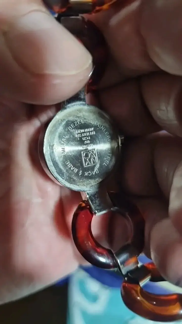 Reloj de pulsera con correa de eslabones marrones - 4