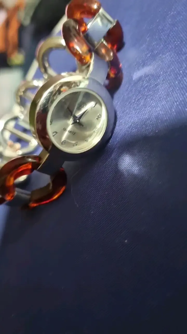 Reloj de pulsera con correa de eslabones marrones - 6