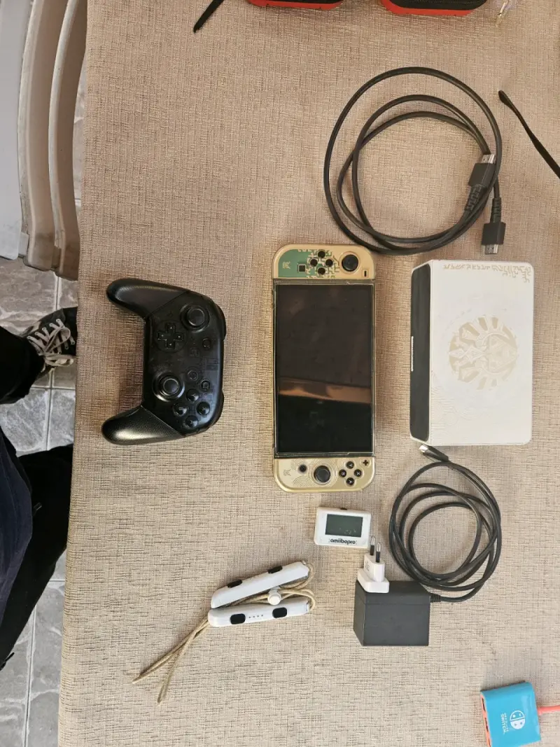 Nintendo Switch OLED Edición Zelda con accesorios - 2
