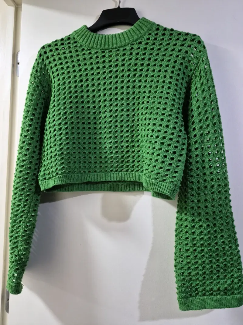 Suéter verde tejido calado para mujer