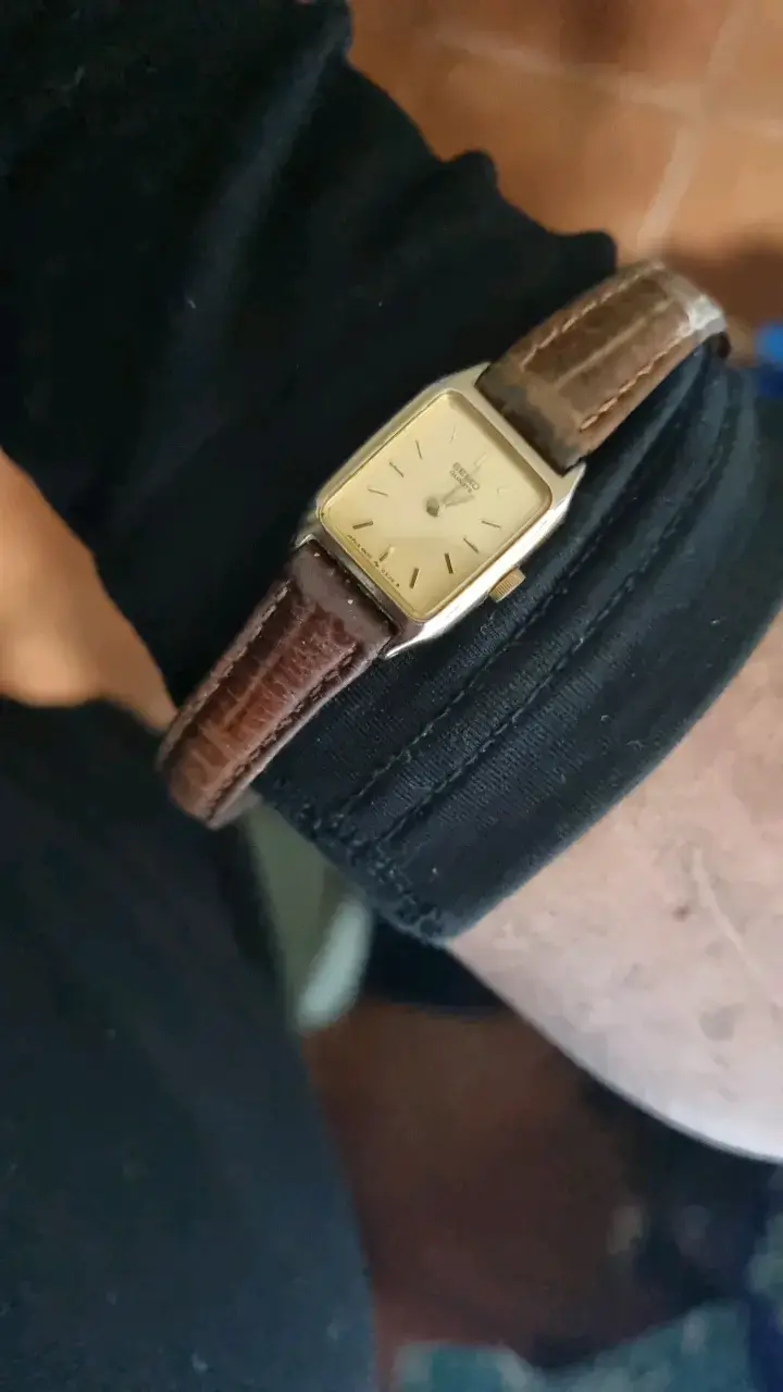 Reloj Seiko Vintage con Correa de Cuero - 4