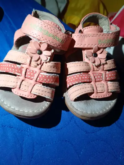 Sandalias rosadas para niña Bubblegummers con flores - miniatura 1