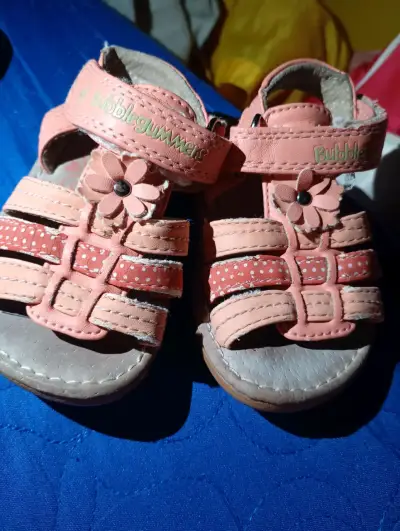 Sandalias rosadas para niña Bubblegummers con flores - miniatura 2