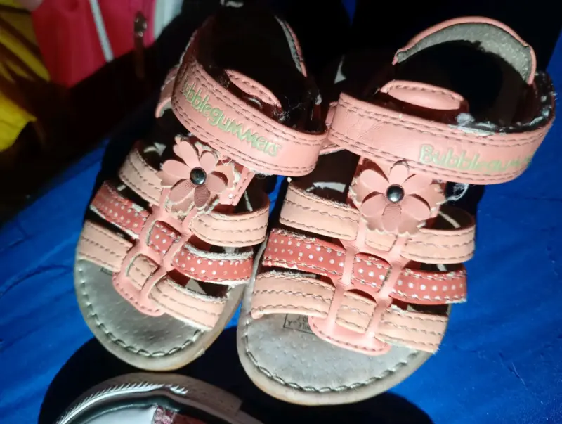 Sandalias rosadas para niña Bubblegummers con flores - 3