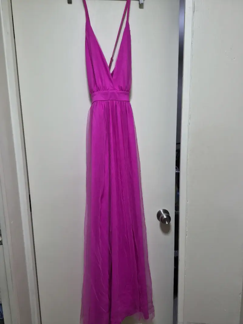 Vestido largo fucsia con tirantes