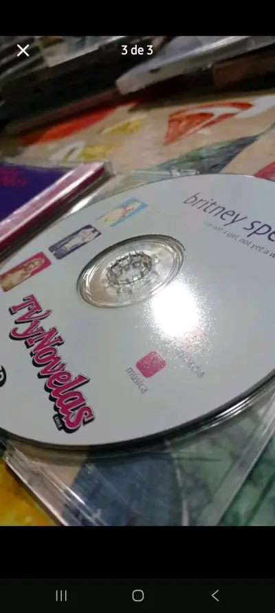 CD multimedia de Britney Spears TVyNovelas - miniatura 3