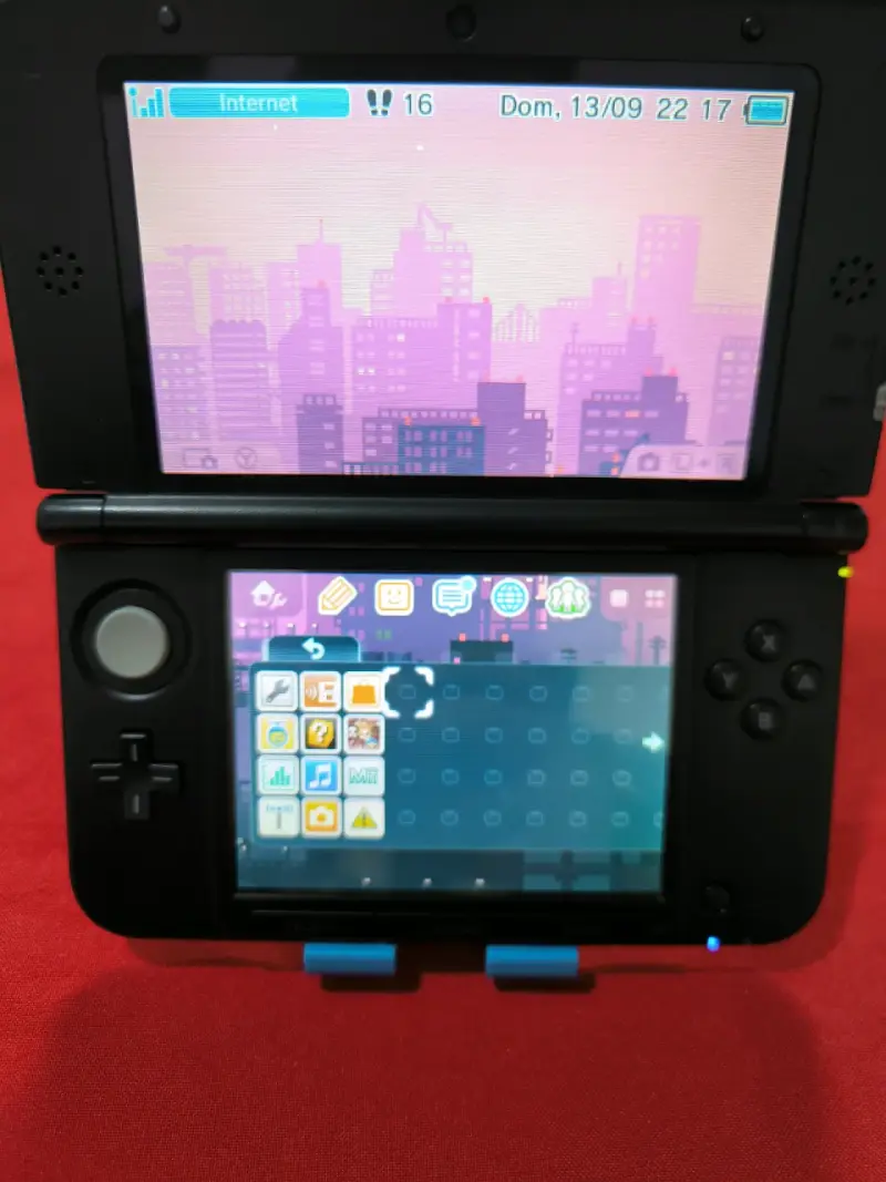 Nintendo 3DS XL Roja con Negro + 32GB + 14 Juegos - 5