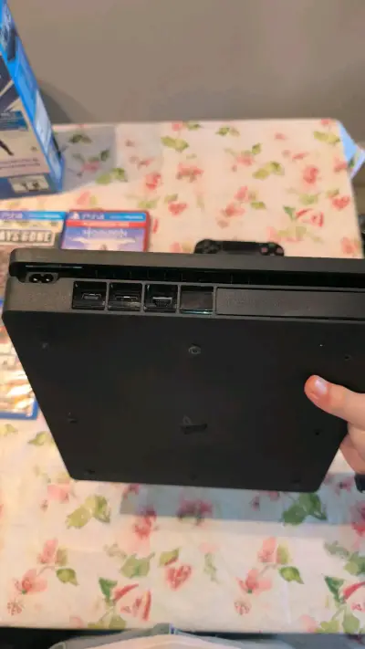 Consola PlayStation 4 Slim de 1TB,TODO ORIGINAL. - miniatura 3