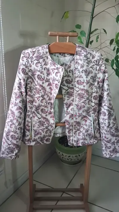 Chaqueta estampada floral para mujer - miniatura 1