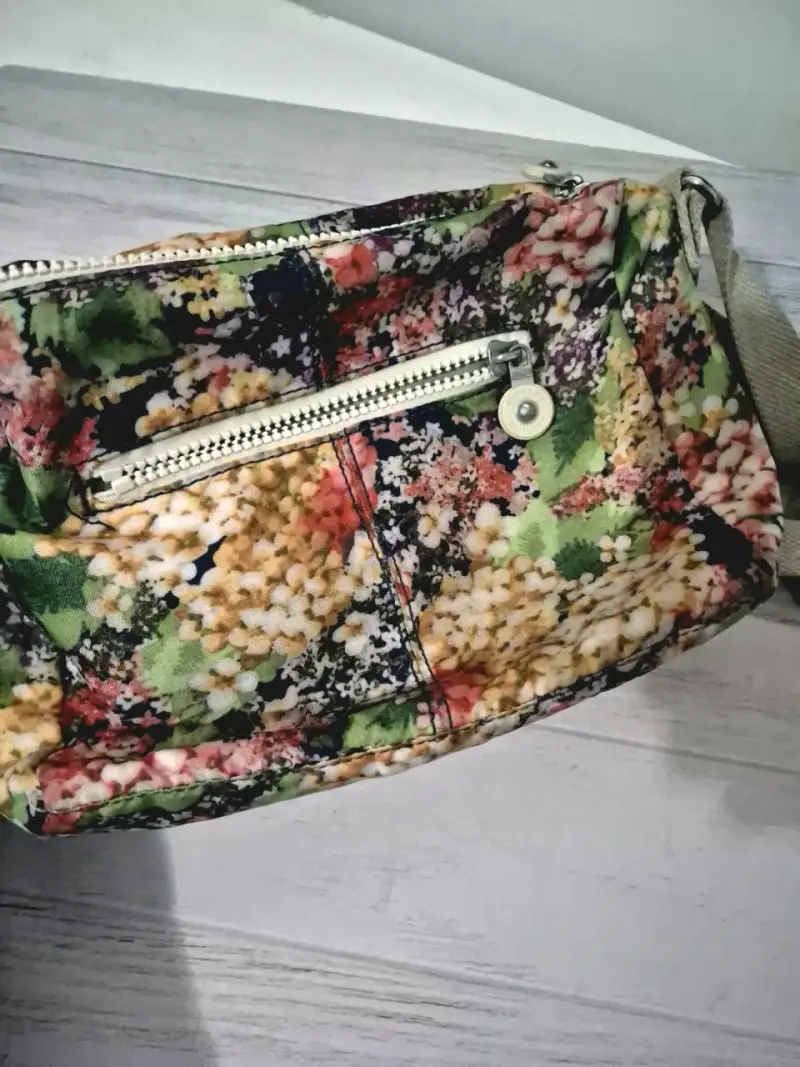 Bolso Crossbody Kipling estampado Garden Party - 4