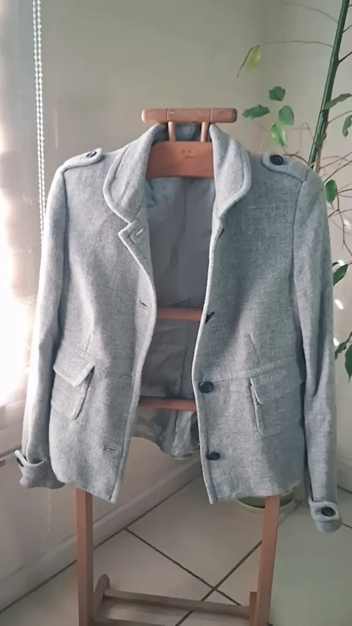 Chaqueta gris de lana para mujer - 1