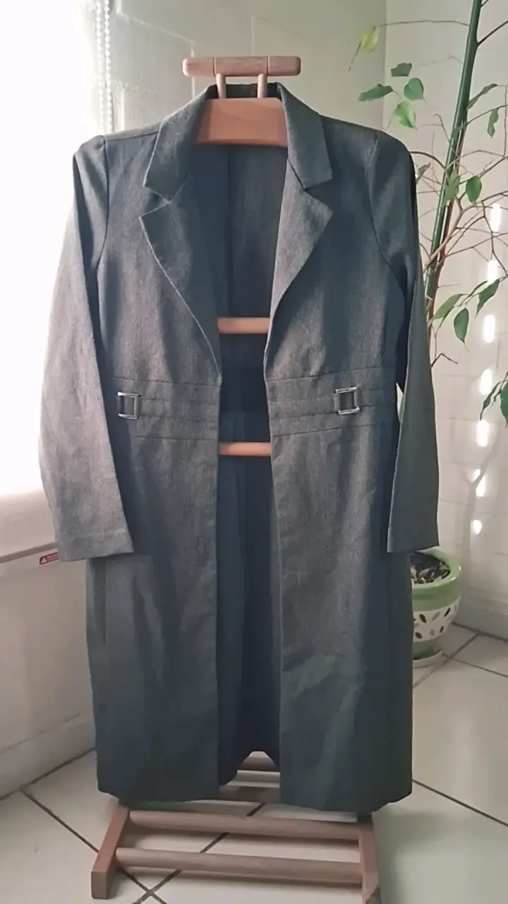 Abrigo largo gris elegante para mujer - 1