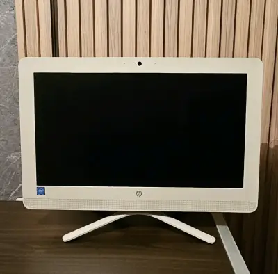 Computador All-in-One HP con teclado y mouse - miniatura 1