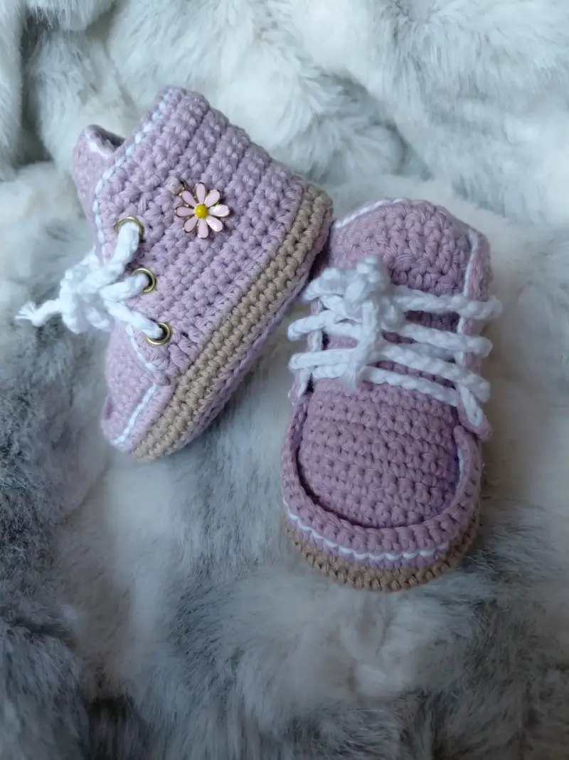 Zapatitos tejidos para bebé en rosa y lila - 4