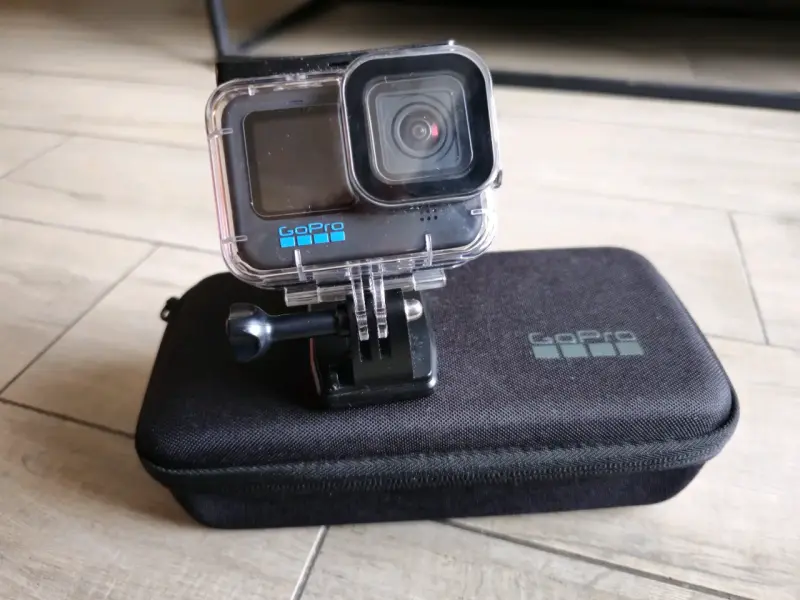 Cámara de acción GoPro Hero 10 Black con funda - 3