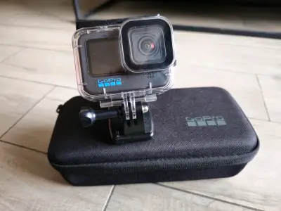 Cámara de acción GoPro Hero 10 Black con funda - miniatura 3
