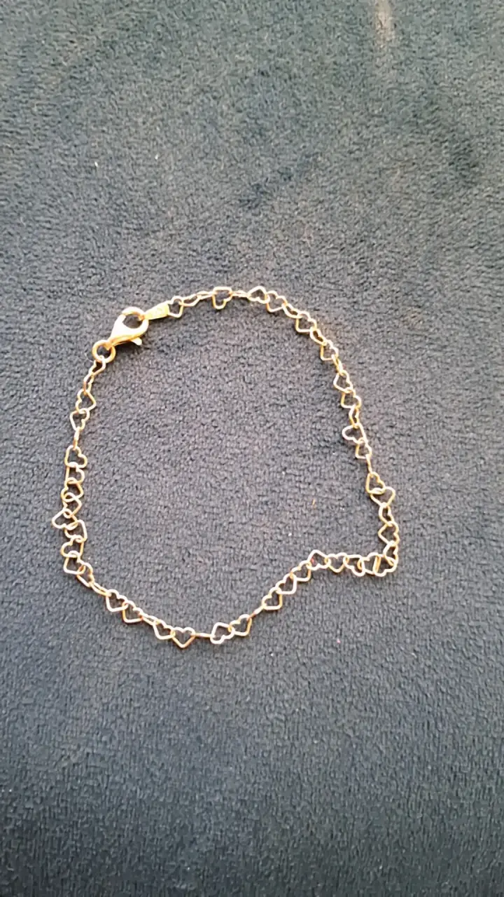 Pulsera de plata con corazones