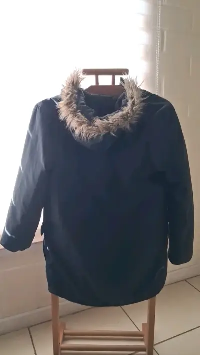 Parka para niño, con capucha de piel sintética - miniatura 2