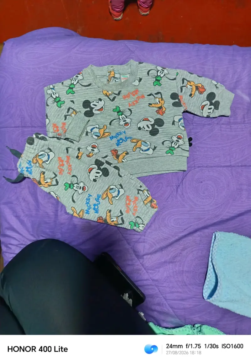 Conjunto de pijamas infantiles con personajes animados - 2