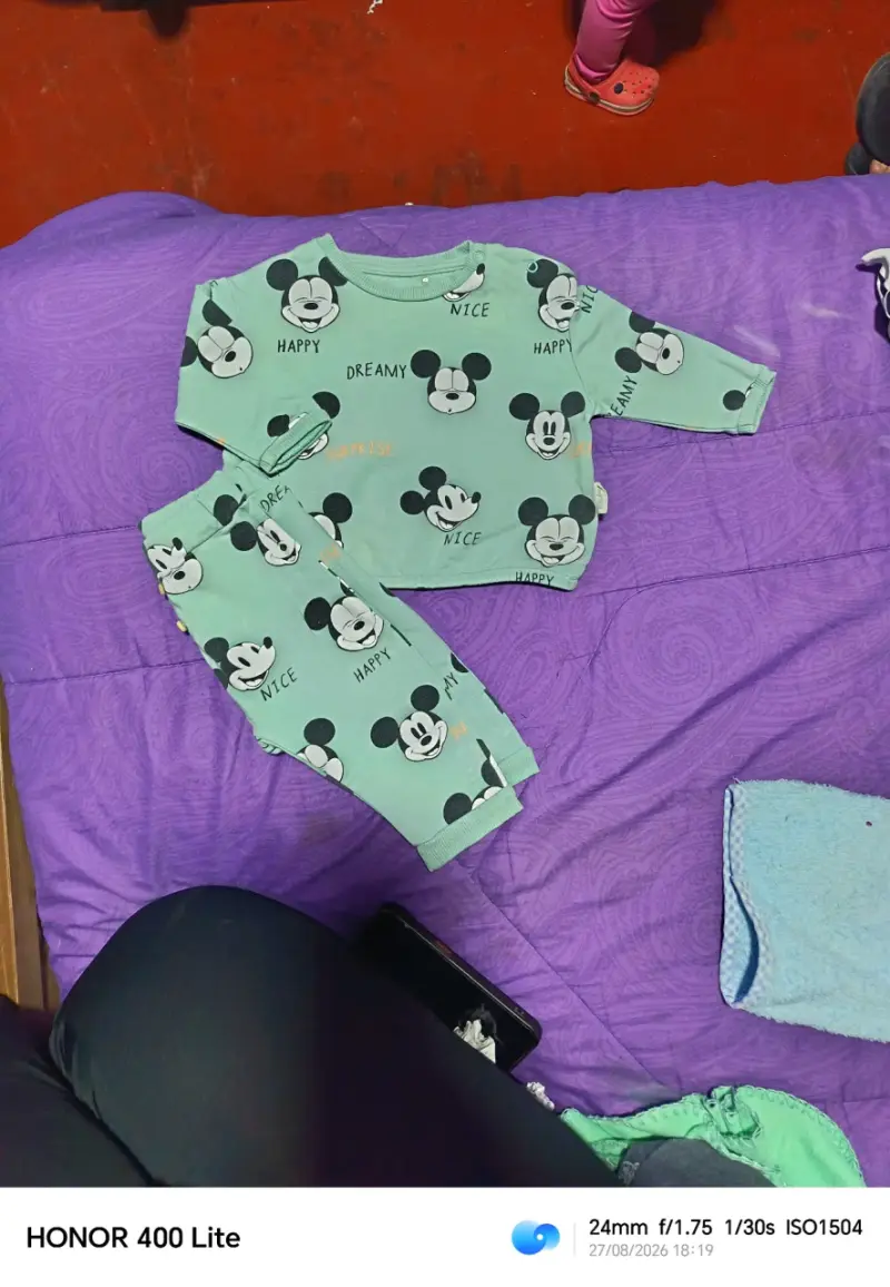 Conjunto de pijamas infantiles con personajes animados - 3