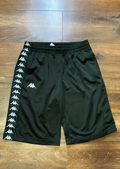 Shorts deportivos negros Kappa con logo lateral - miniatura 1