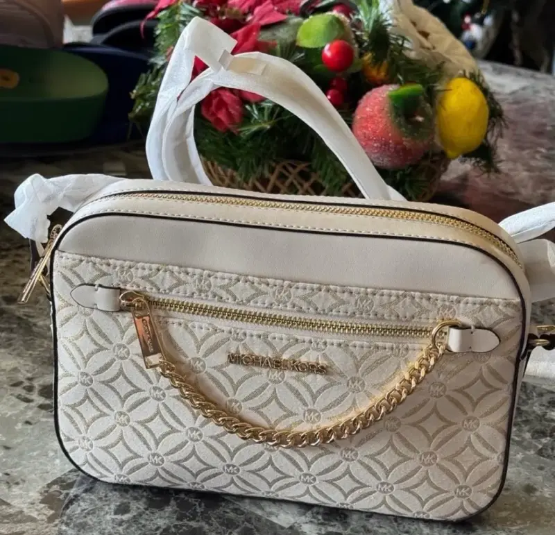 Cartera Michael Kors beige con cadena dorada - 5